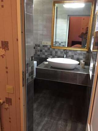 Отель Hotel Good Luck Кутаиси Апартаменты с балконом-27