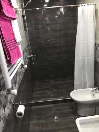 Отель Hotel Good Luck Кутаиси Апартаменты с балконом-32